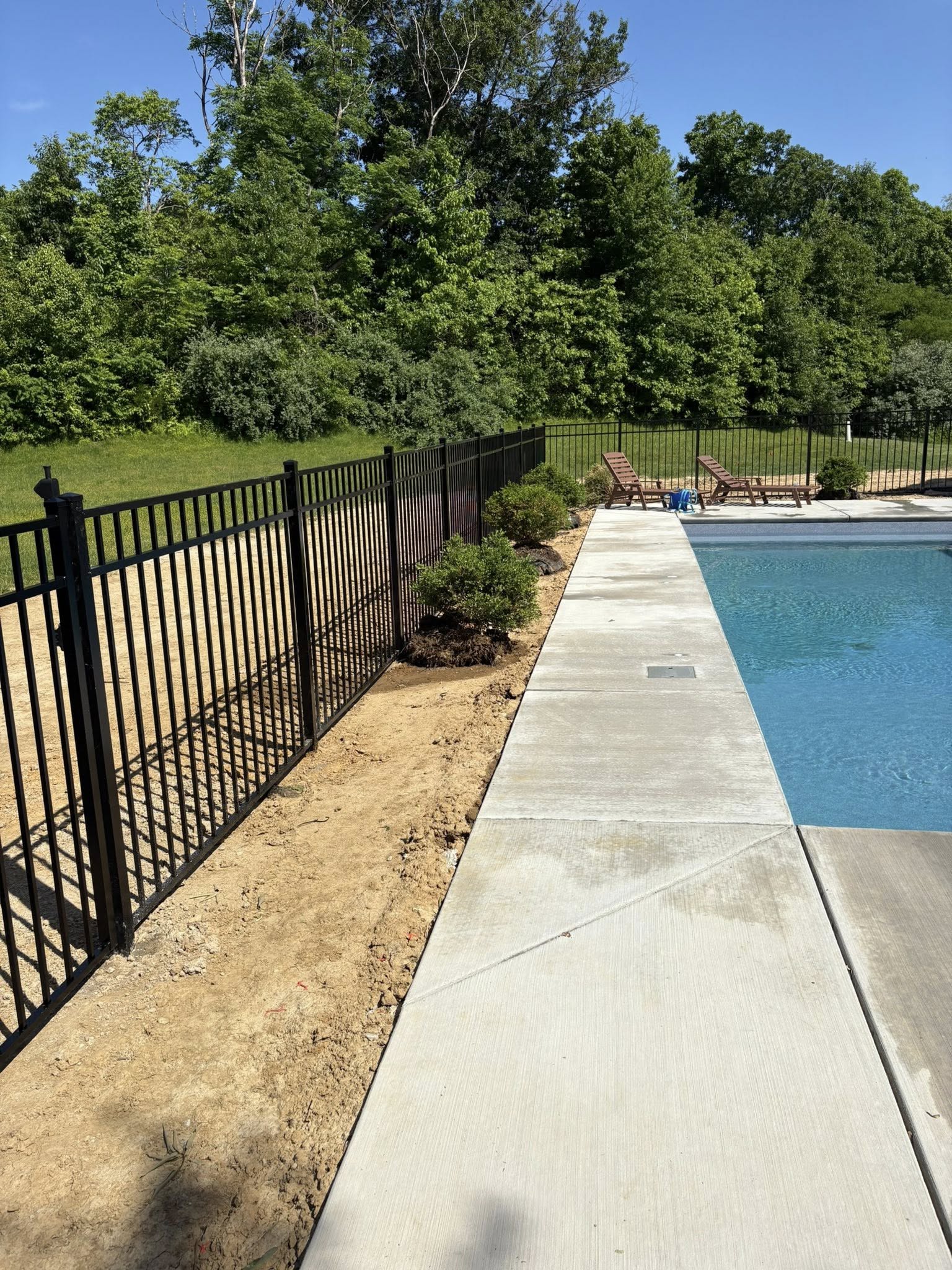 Arrow Fencing Inc. - Pool Fences