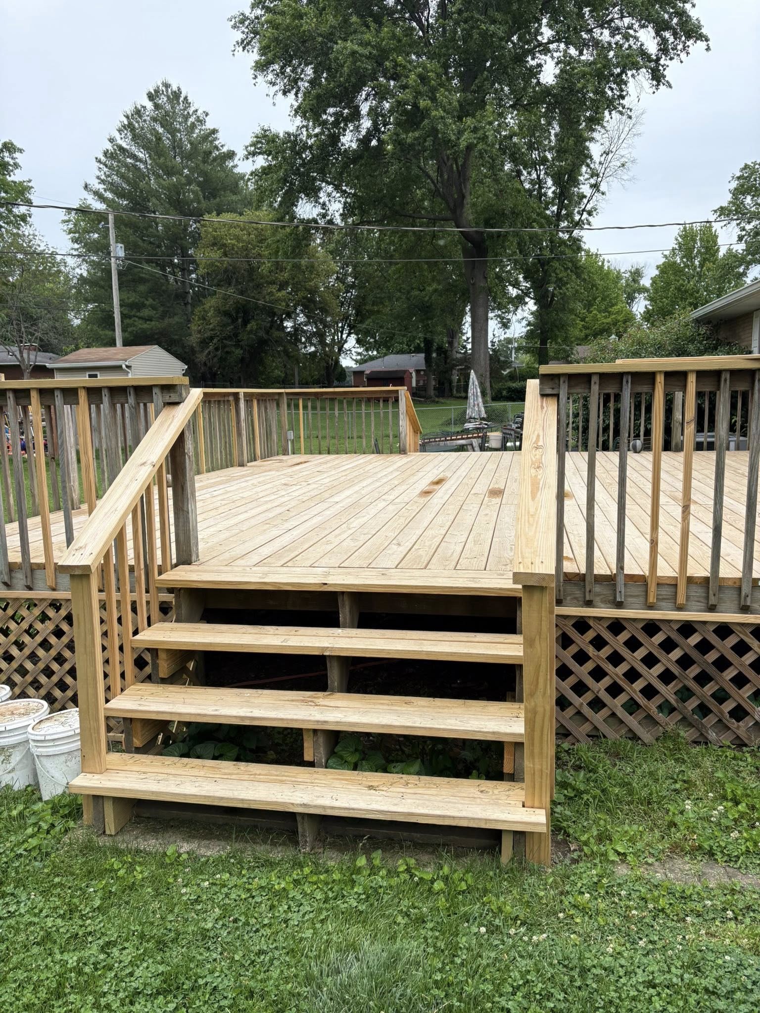 Arrow Fence Inc - Outdoor Decks & Living Spaces - Wood Decks