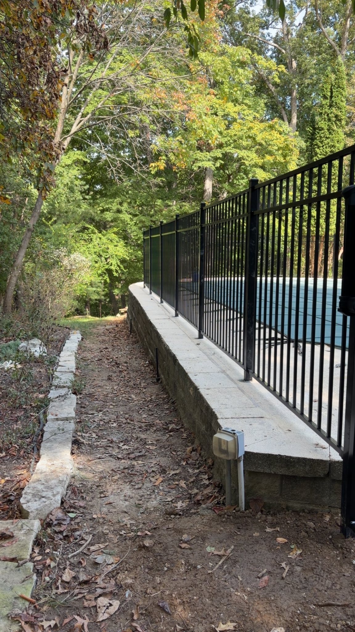Arrow Fencing Inc. - Pool Fences