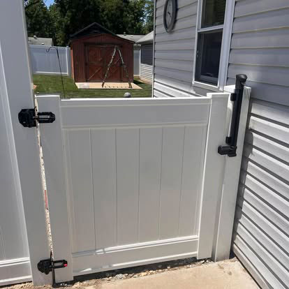 Arrow Fence Trash Can Enclosures